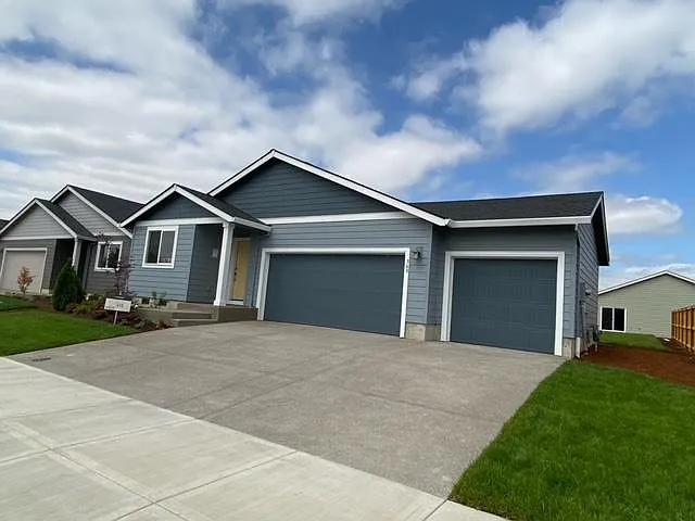 369 Cornwell St — Photo 2