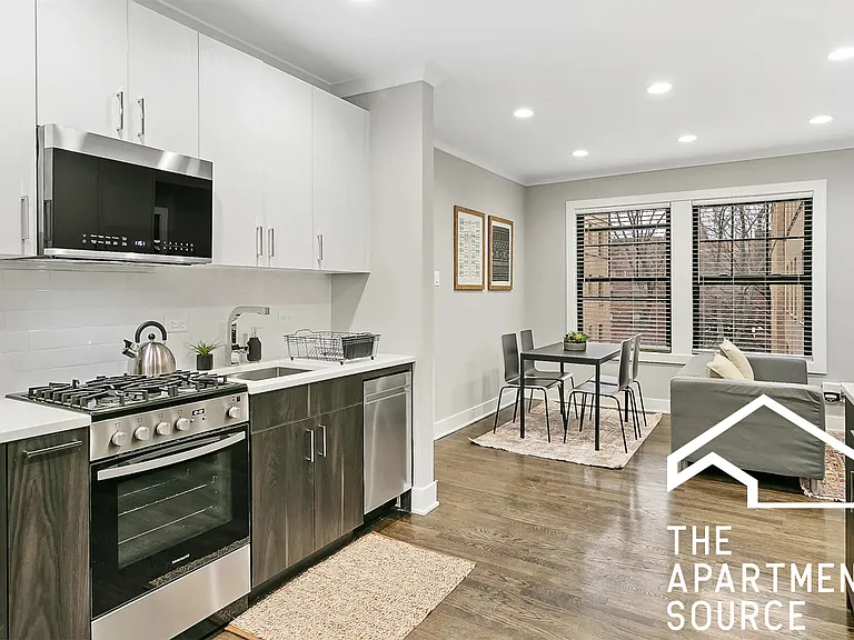 939 W Oakdale Ave #S2 — Photo 1