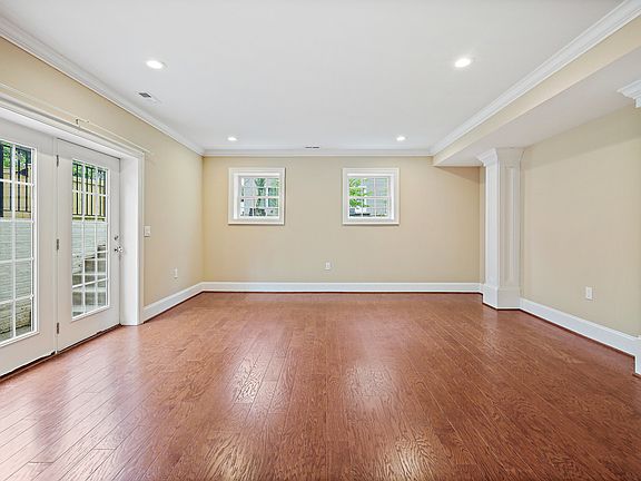 3rd image of 7430 Howard Ct