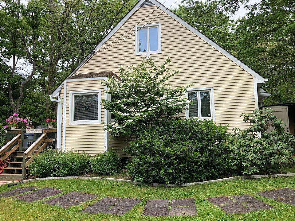 1st image of 70 Crystal Dr