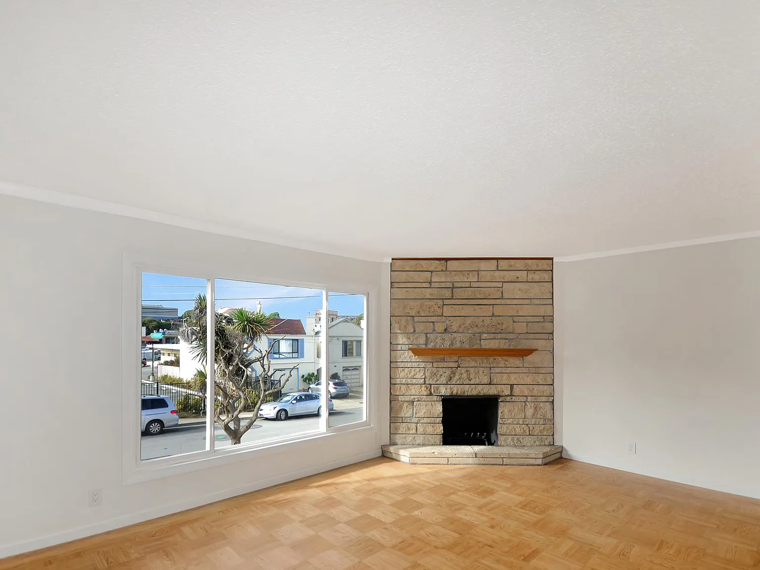 3 bed, 1340 sqft, $4,200 — Photo 3