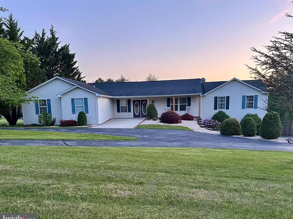 415 Barts Church Rd, Hanover, PA 17331