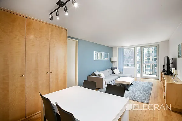 Sold by (Legacy) Elegran | media 1