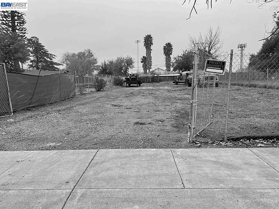 3rd image of 522 W Grant Line Rd