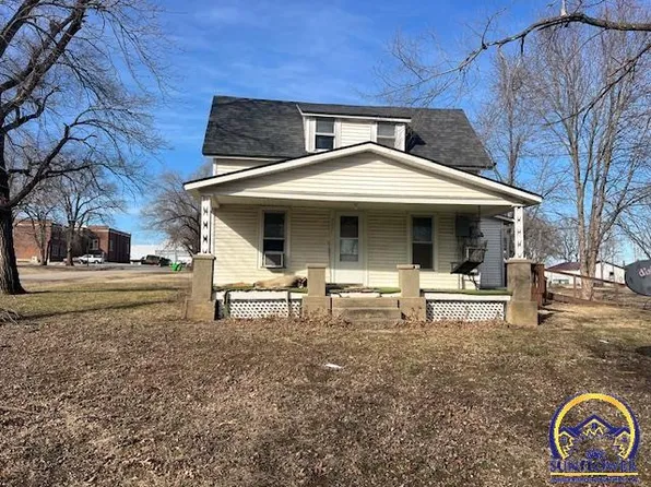 202 NE Roberts St, Melvern, KS 66510