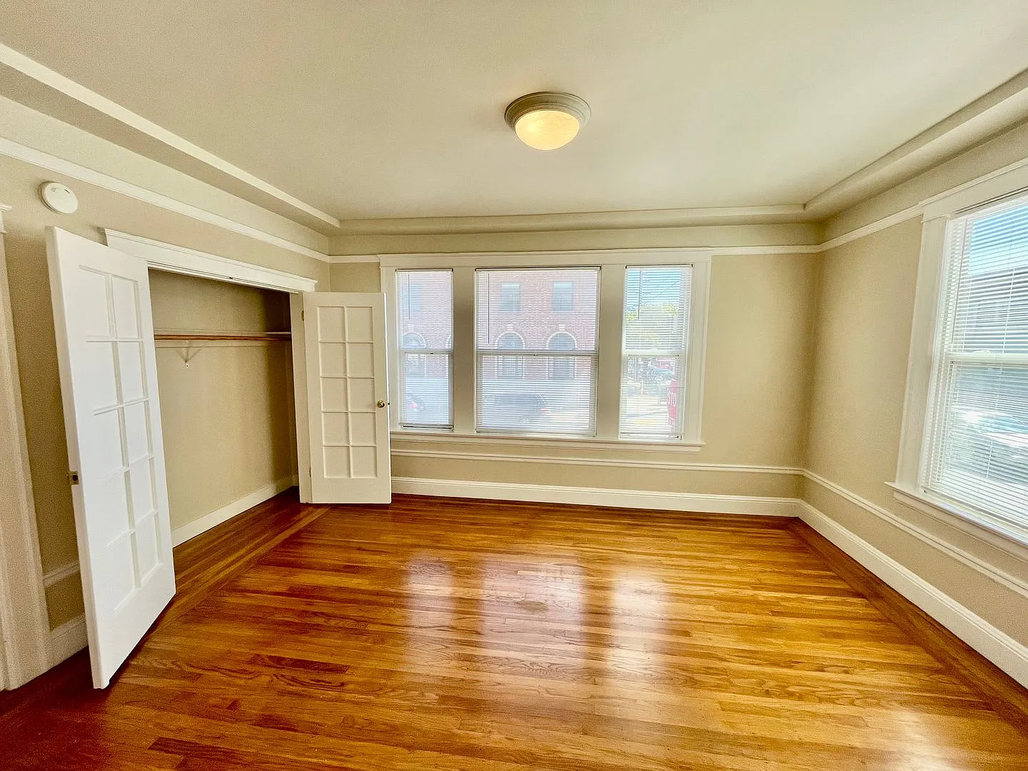 Spacious Inner Richmond 1BR with Private Garage + Storage Included — Photo 4
