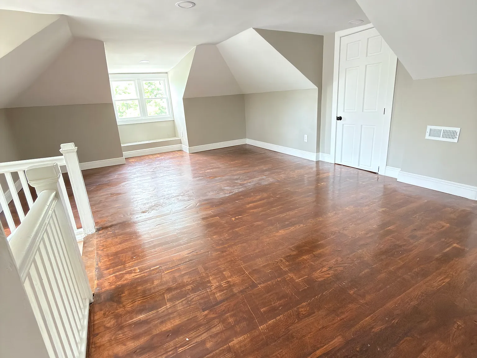 4 bed, 2096 sqft, $1,800 — Photo 4