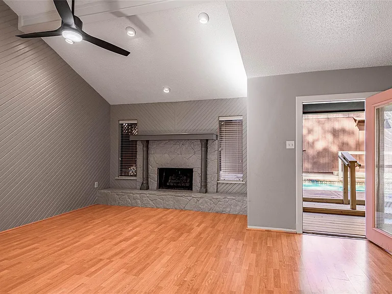 514 Hickory St — Photo 6