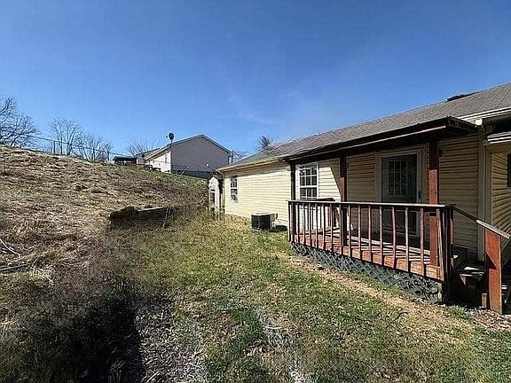 4th image of 218 Strother St #9