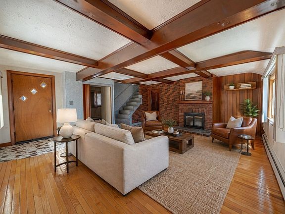 2nd image of 118 Sunnyside Ave