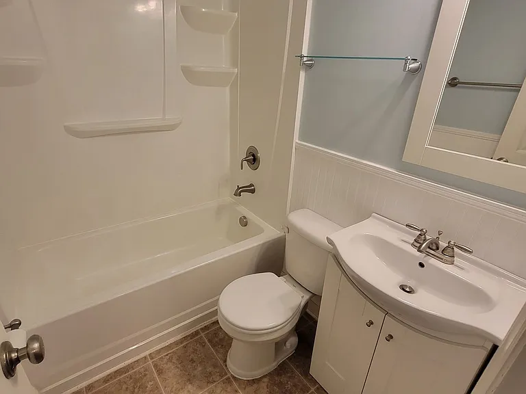 2 Bed/ 1 Bath Downtown Greenville Townhome Available! — Photo 7