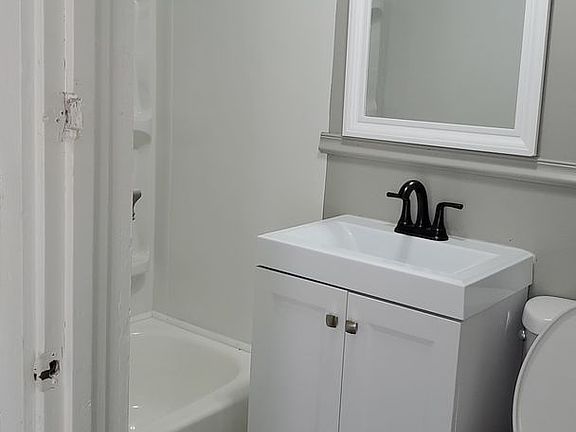 4th image of 212 Nassau St #1/2