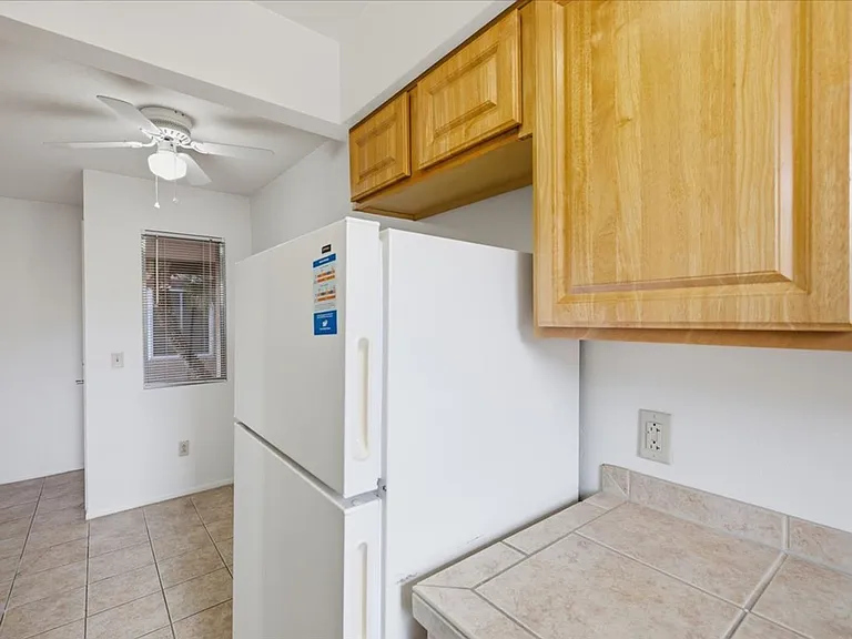 1810 E Blacklidge Dr #818 — Photo 12