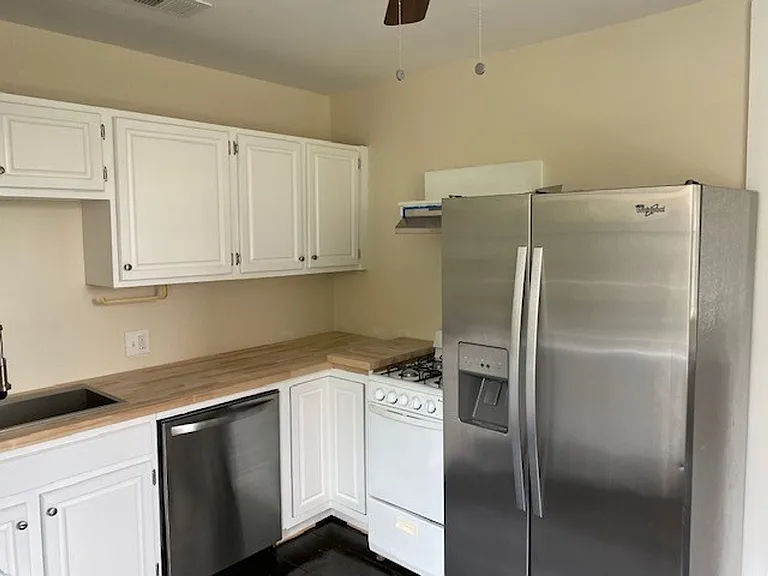 118 E Harris St — Photo 5