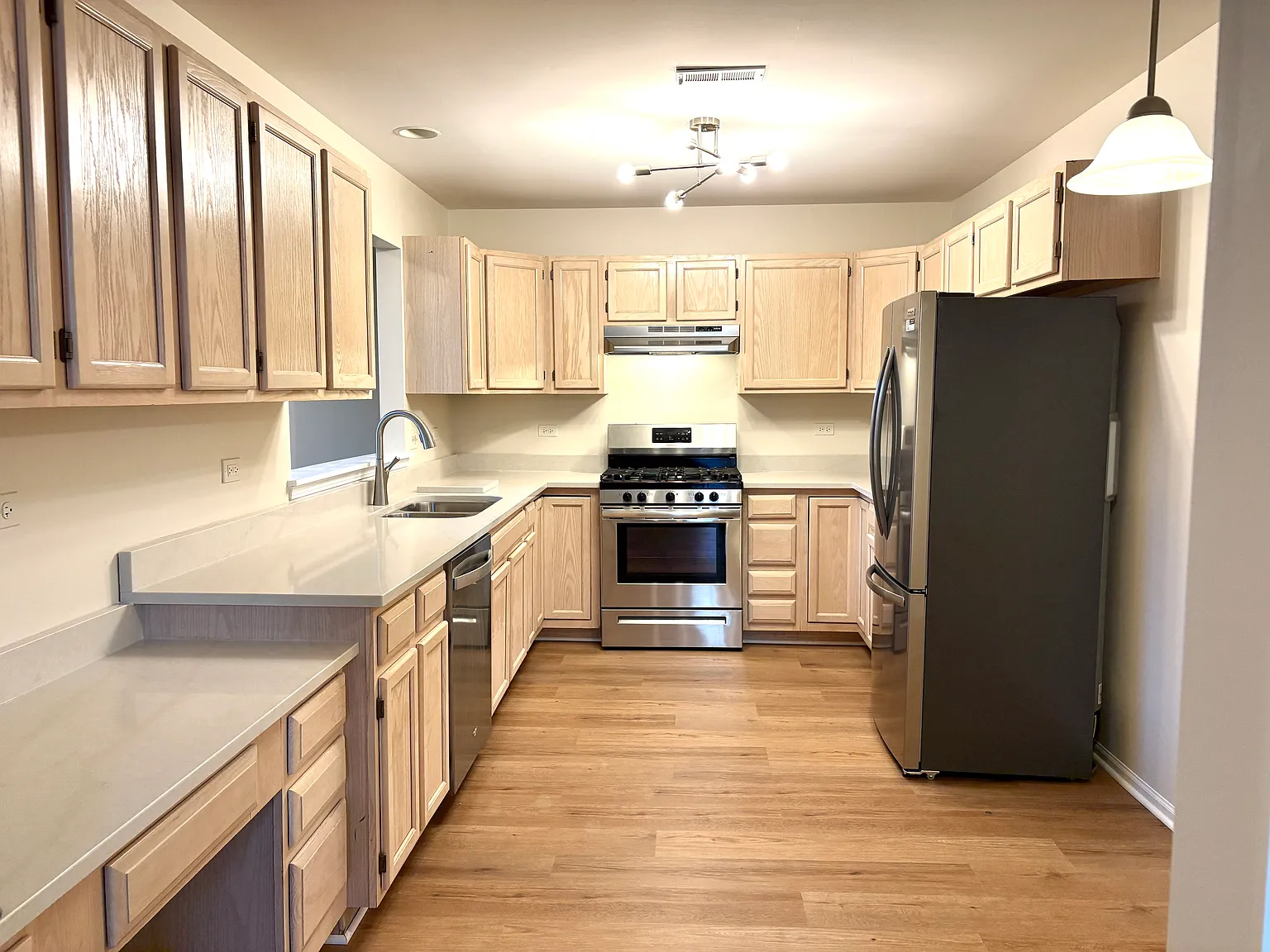 2 bed, 1417 sqft, $2,400 — Photo 4