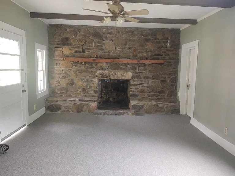 1090 Dix Creek Rd — Photo 6