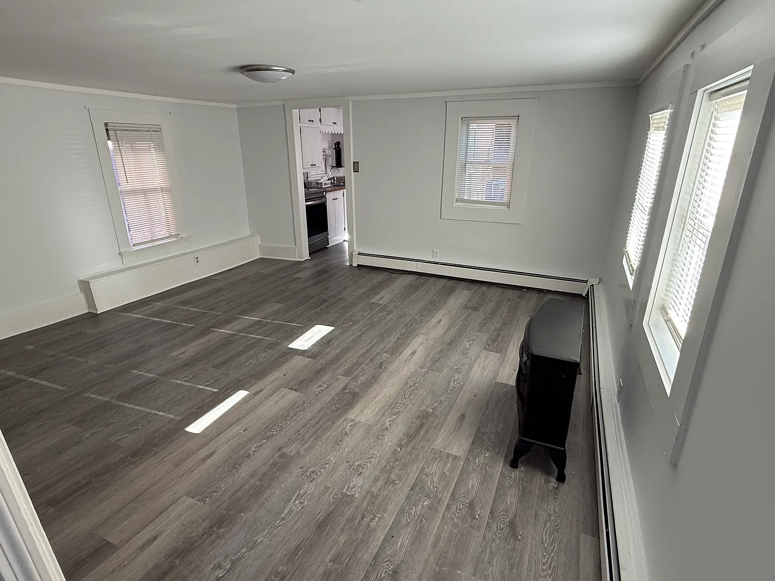 1 bed, 850 sqft, $1,900 — Photo 3