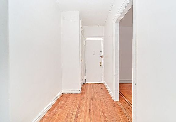 5th image of 2201 Amsterdam Ave APT 4F