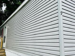 9 E Manor St, Oxford, MI 48371