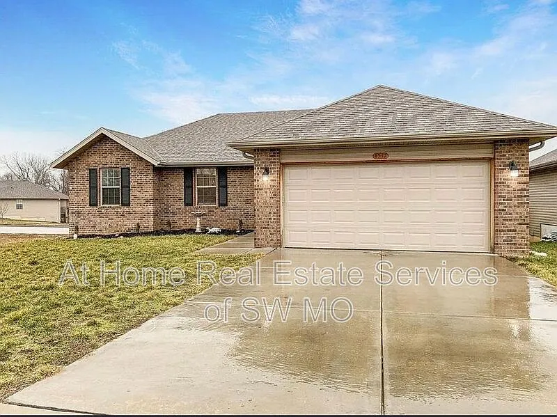 3 bed, 2.0 bath, 1362 sqft, $1,725 — Photo 1