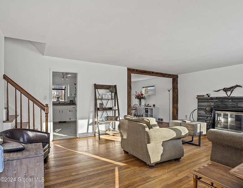 2nd image of 1524 Clifton Park Road