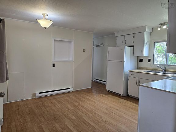 4th image of 25 Butler Dr