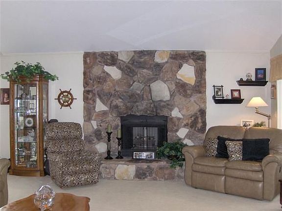 Living Room w/fireplace