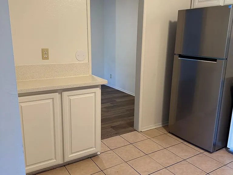 054 - Madre Del Mar Apartments — Photo 6