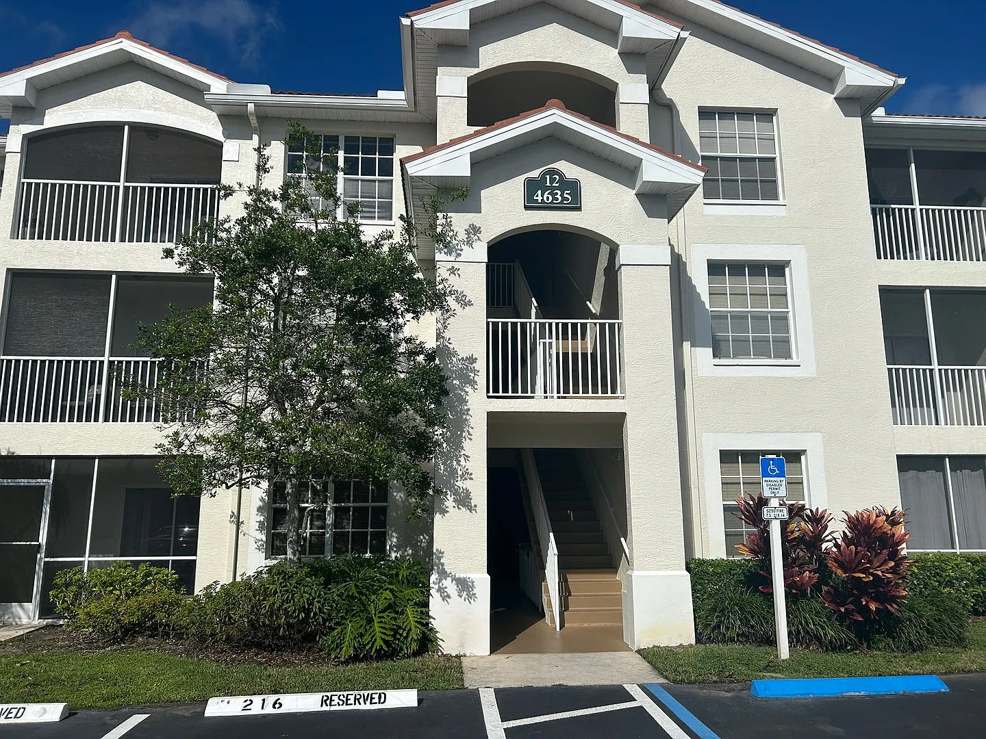 2nd floor 2/2 condo in gated community — Photo 1