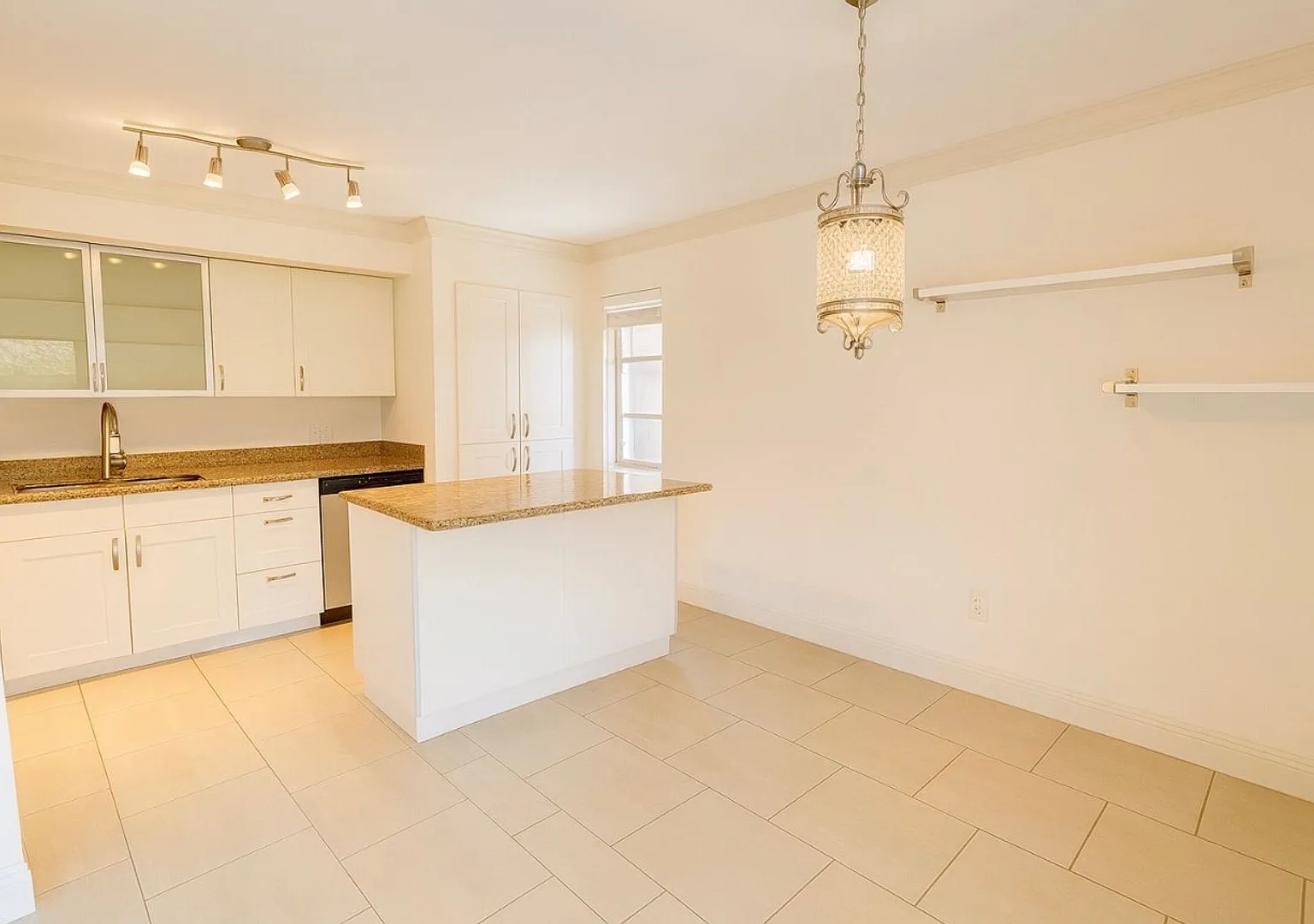 Annual Rental 2 Bed - 2 Bath - Condo At Naples Sorrento Villas — Photo 3