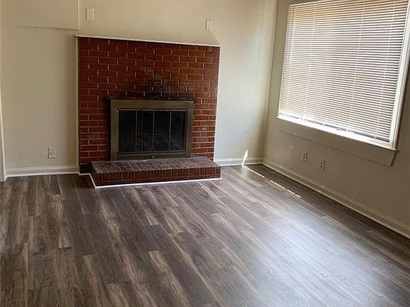 3rd image of 202 Woodstock St
