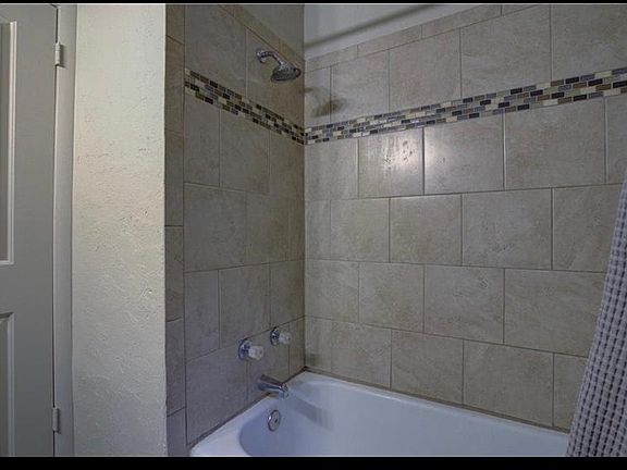3rd image of 2009 Hardy Dr