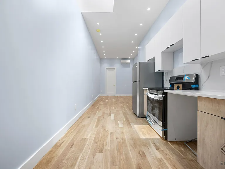690 Onderdonk Ave #3A — Photo 3