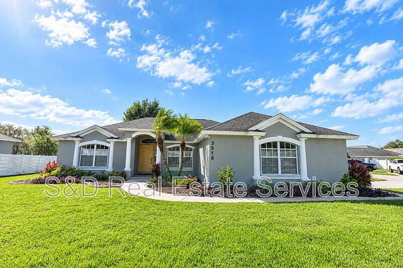 3 bed, 2.0 bath, 1768 sqft, $2,060 — Photo 1