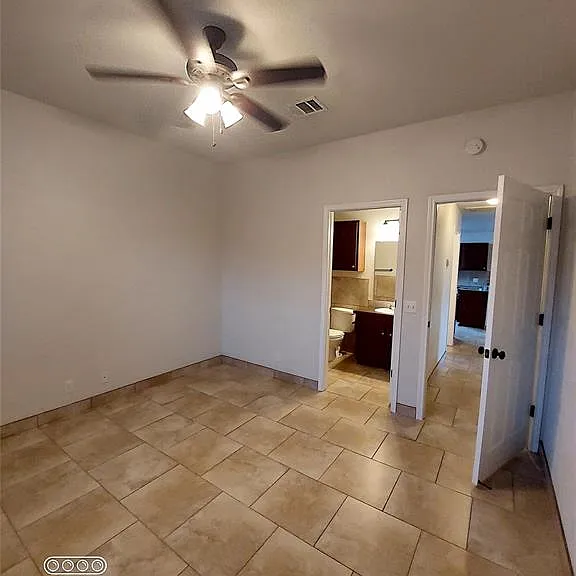 2503 Oak Ln — Photo 8