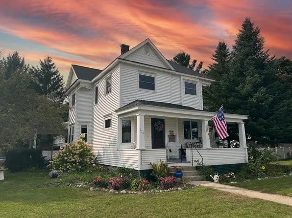 320 S Center Ave, Gaylord, MI 49735