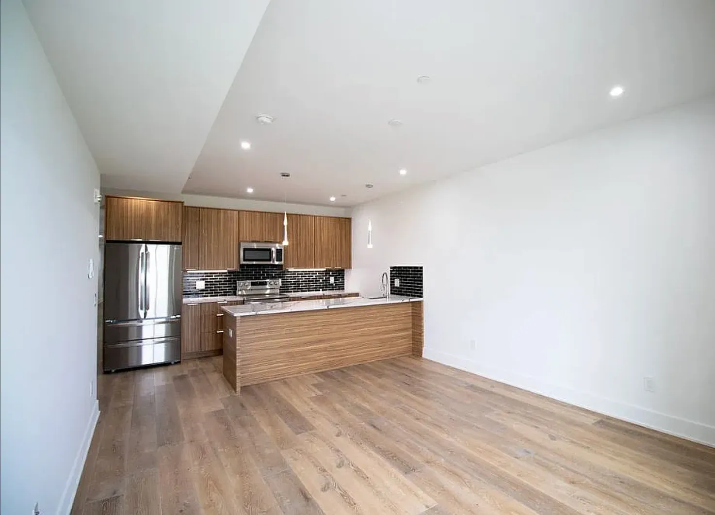3 bed, 1330 sqft, $1,850 — Photo 3