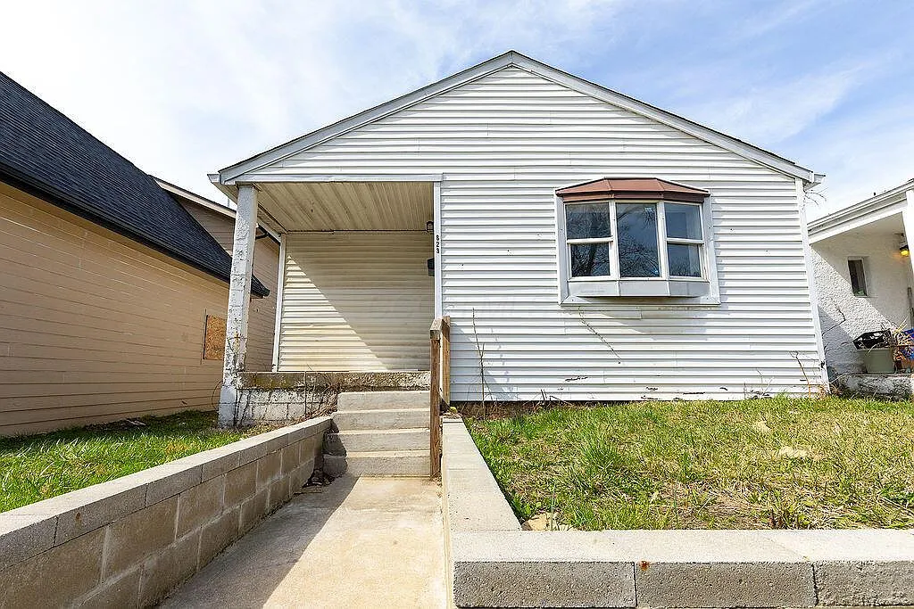 823 Bassett Ave photo 1