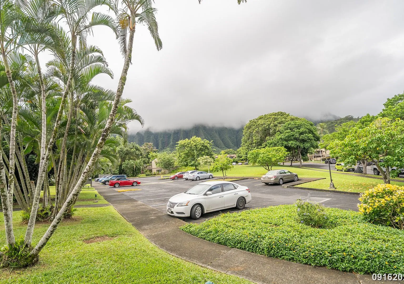 $3600 /3 Bed/ 2 Bath/ 2 Parking In Kaneohe — Photo 2