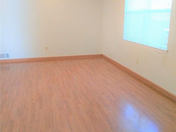 3rd image of 707 Timberlake Cir