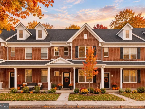 40 N 8th St, Perkasie, PA 18944