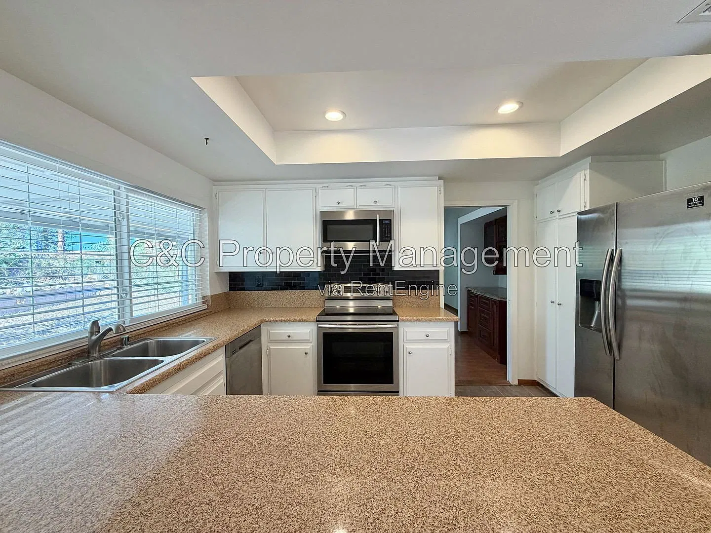 3 bed, 2.0 bath, 1631 sqft, $3,950 — Photo 2