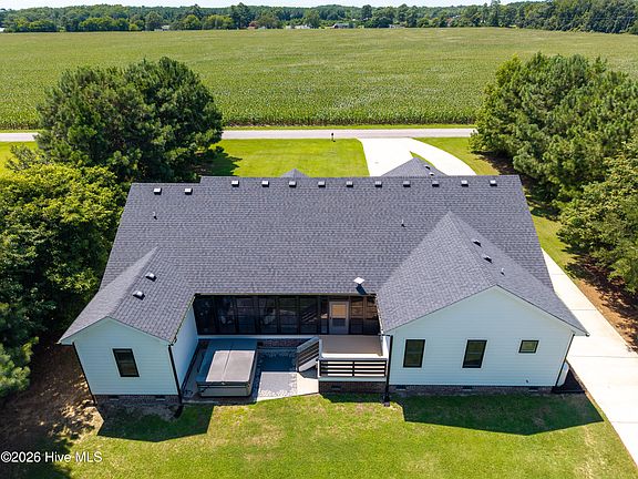 3rd image of 122 Elliott Road