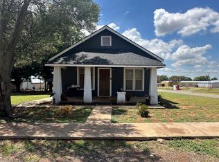 300 S 4th St, Sentinel, OK 73664