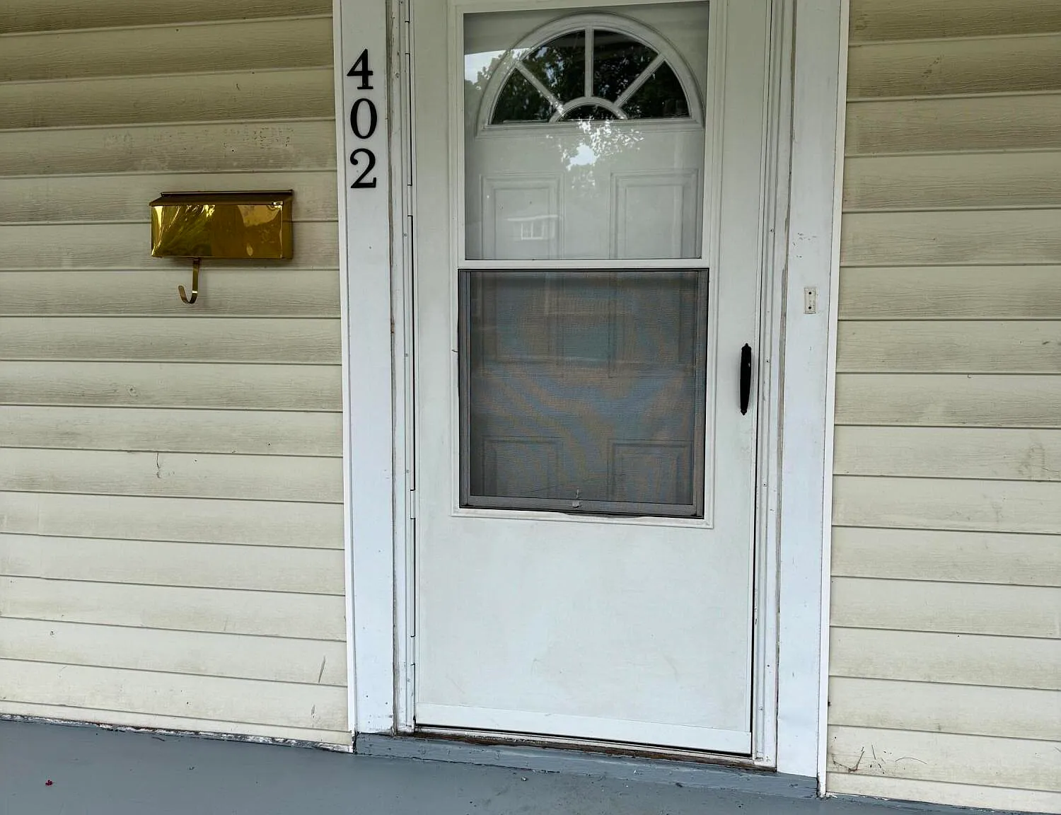 4 bed, 2.0 bath, 1800 sqft, $1,800 — Photo 2