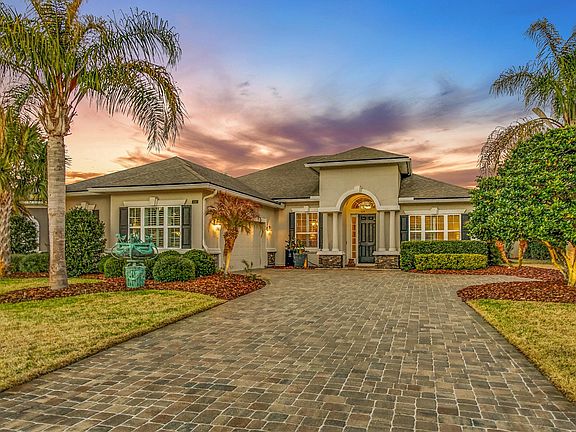 4th image of 424 Venecia Way