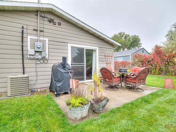 4th image of 2132 Elm Ave