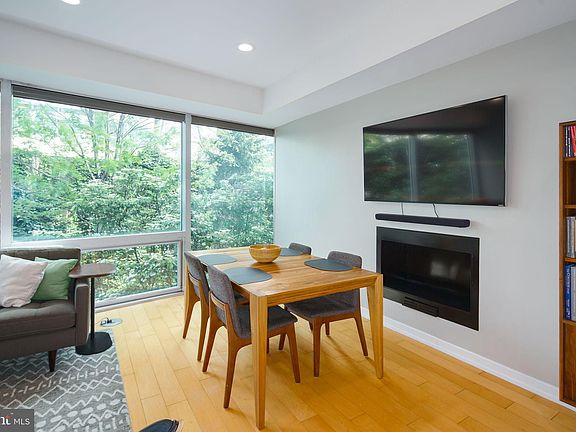 4th image of 122 New St #30-2A