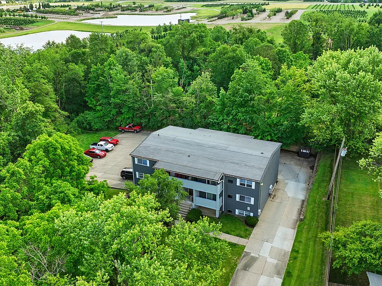 Meadowbrook Apartments — Photo 21