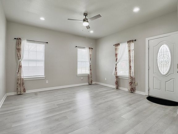 2nd image of 1000 N Spring St